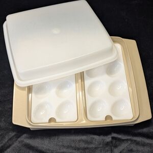 Vintage Tupperware Deviled Egg Keeper Carrier Tray Container Gold With Lid 723-2